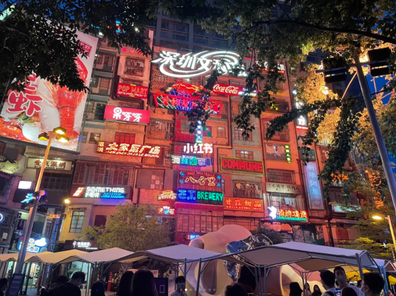 有各式各樣的餐廳、小食店、商店、商場等等。（圖片來源：小紅書@一只椰椰）