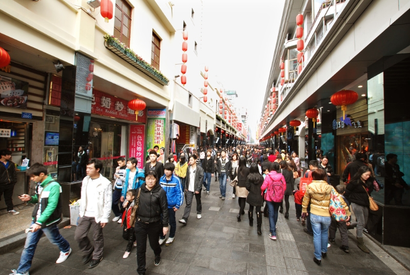 可以在步行街逛一整天！