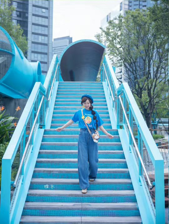 昔日的油罐、旋轉樓梯經改造。（圖片來源：微博@糖糖糖衣）