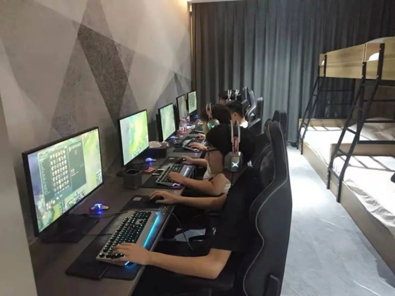 青少年可以在電競酒店開PARTY。