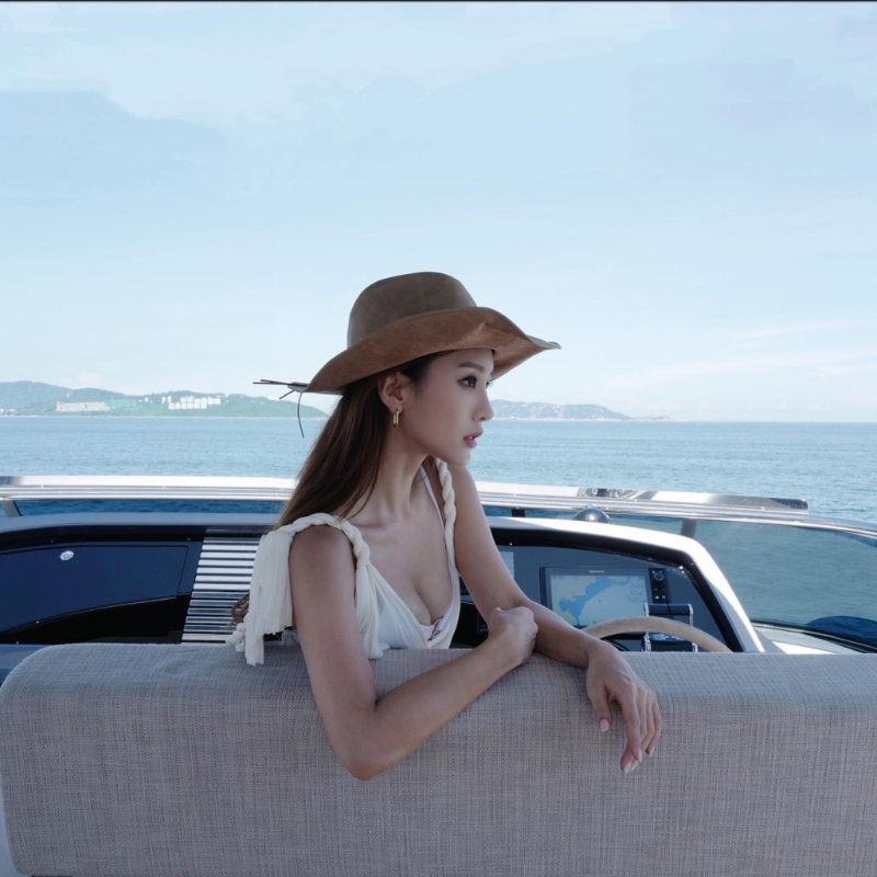 陳靜曾被質疑隆胸，她當時到醫務所檢查以證清白。