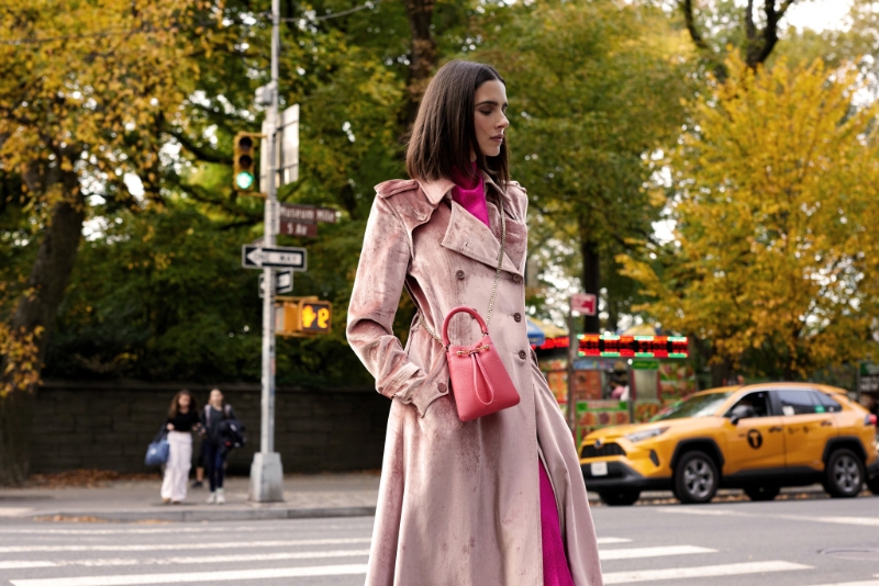  Strathberry x SJP系列迷你版本的City Osette 手袋/$2，250/Strathberry。