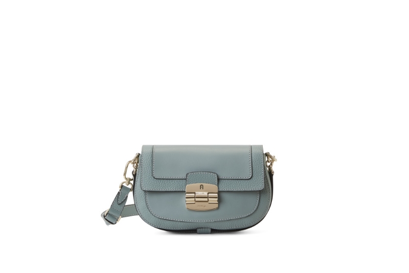 Club 2斜揹袋/$4，360/Furla。