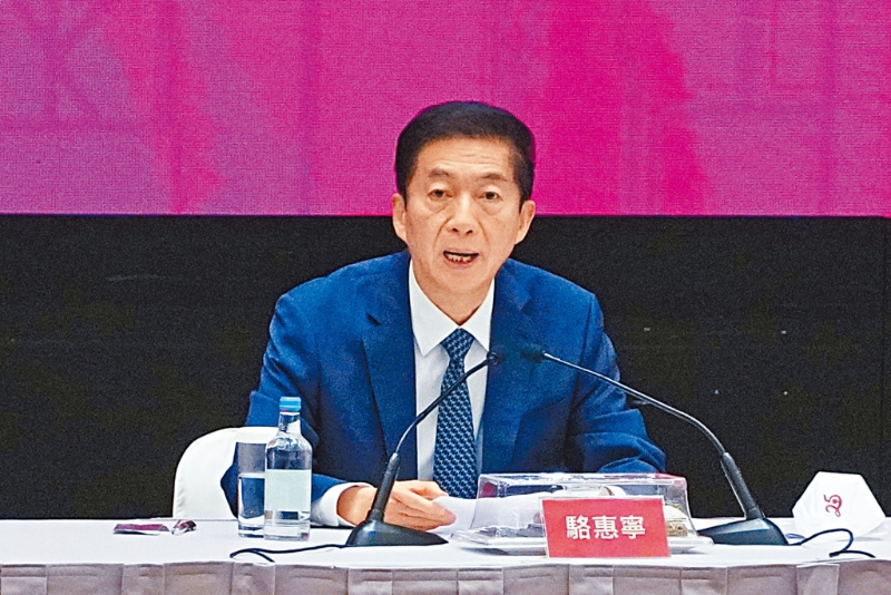 駱惠寧指，中央堅持「一國兩制」方針是長遠大計。