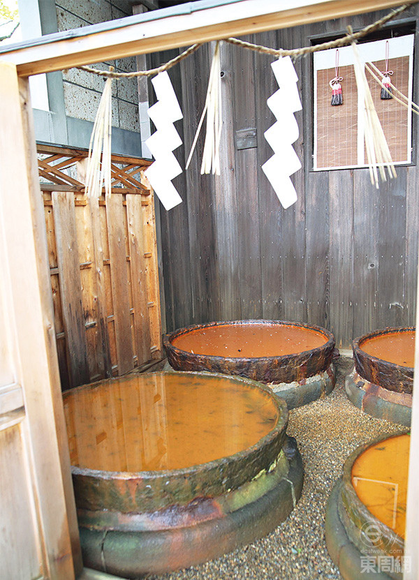 傳說中，每當日本將會發生大地震的時候，這四個神竃中的水就會變色。