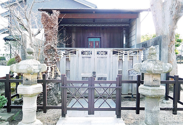 平常日子，&ldquo;四口之神竃&rdquo;都放在神社內一間木屋內，并不對外開放。