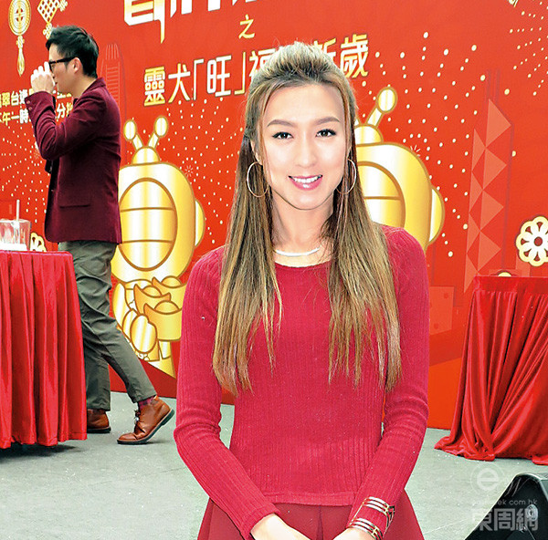 感情關係上，容易吸引較她年長及略為年輕的異性