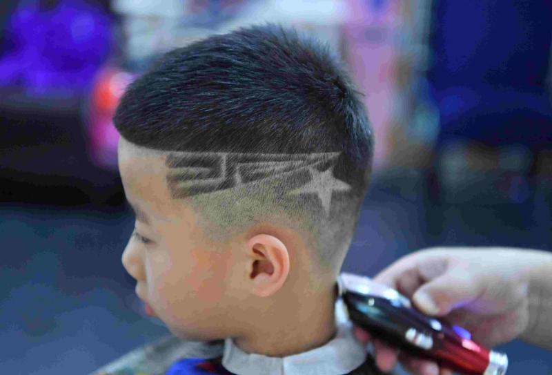 不要留鬢發，逢有鬢發&rdquo;是衰相，特別是男士。