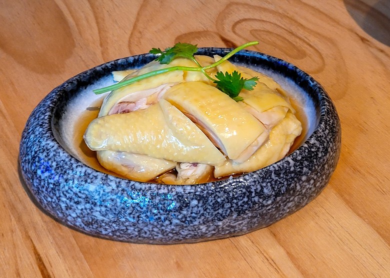 香港是生于馬月，甲木生于午月，需要&ldquo;辛酉&rdquo;之金來救，&ldquo;辛酉&rdquo;就是雞。