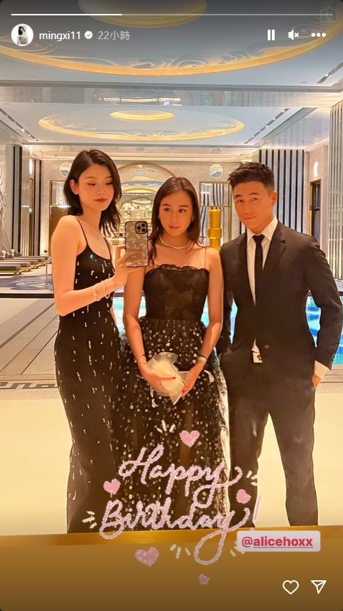 奚夢瑤貼出與哥哥何猷君的三人合照。