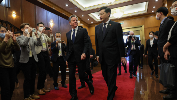 秦剛迎接到來的布林肯