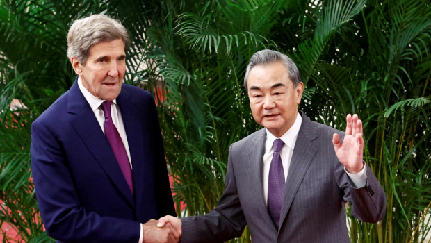 王毅在人民大會堂與克里會面。