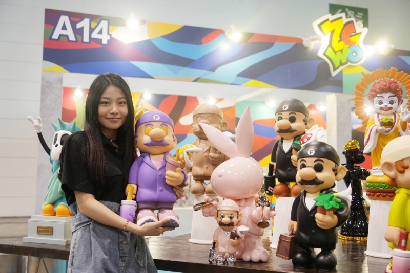 限量”玩具回來“收藏明信片及門票則售150元。吳艷玲攝