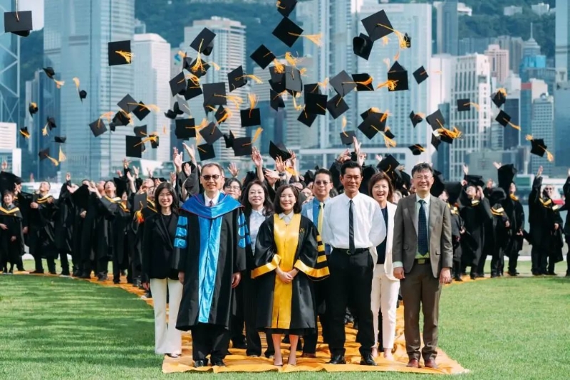 古天樂親身祝賀222名餐廳總經理畢業。