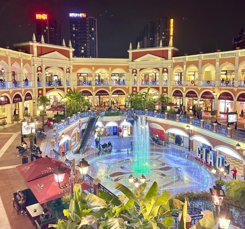 夜景燈光璀璨，恍如置身歐洲。