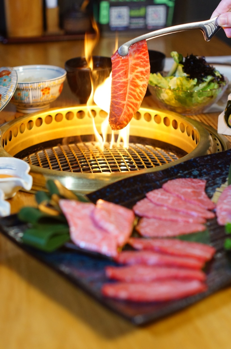 中秋惠顧日本人氣燒肉名店Beefar's堂食，即可任食日本雪糕，也可以＄68任飲無酒精飲品，又或以＄88暢飲指定含酒精雞尾酒及無酒精飲品。（B）