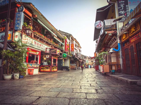 陽朔西街。