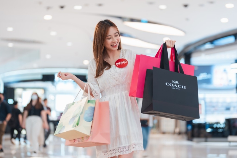 由9月16日至10月31日于Moko Mall以電子貨幣消費滿$800，可獲贈K$100指定贈券套裝。 （MO）