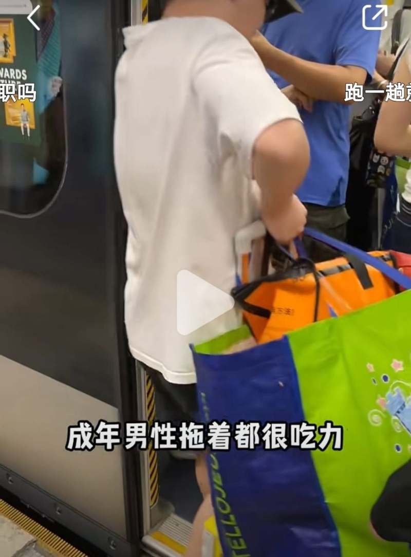 貨物重，成年男性拖起來都感吃力