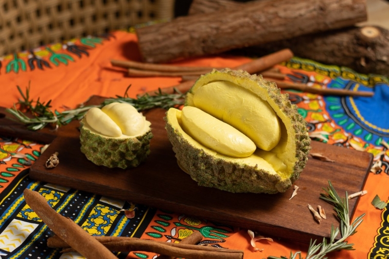 Asok Thai Cake—榴槤蛋糕 （$680-大、$88-?。?，由榴槤慕絲、吉士、麻糬及海綿蛋糕組成，味道香甜及層次豐富。