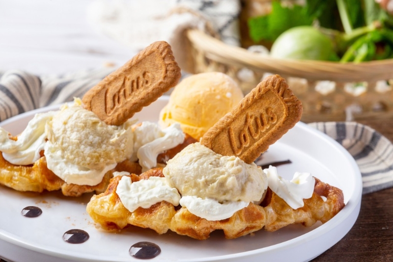 榴蓮雪糕窩夫$88，只限晚市供應，D24榴槤果肉與3.6牛奶雪糕及窩夫同吃，令人滿足。