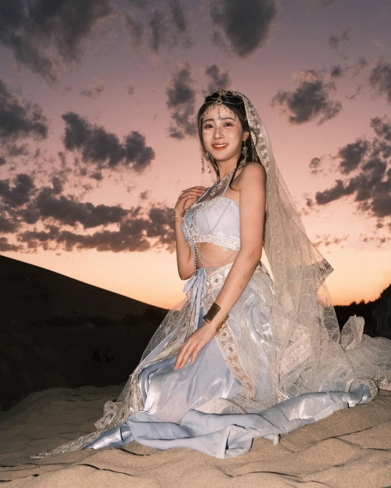 溫蕎菲到香港升學，于城大畢業