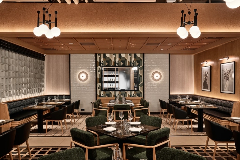 The Grill Room環境闊落，有開放式吧枱、梳化卡位及Private Dining Room。