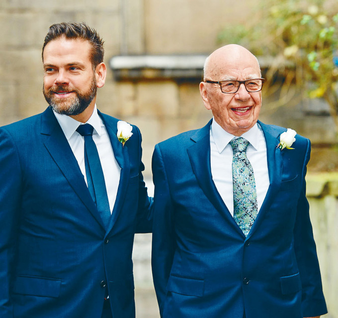 默多克與長子拉克蘭 默多克與長子拉克蘭