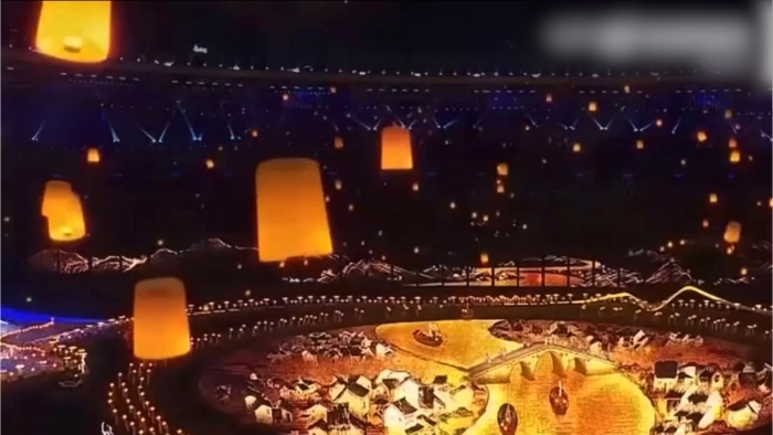 觀眾還可以現場互動，共同燃放孔明燈。