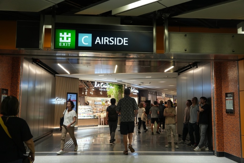 商場連接啟德地鐵站，方便易達。 （現場實拍）