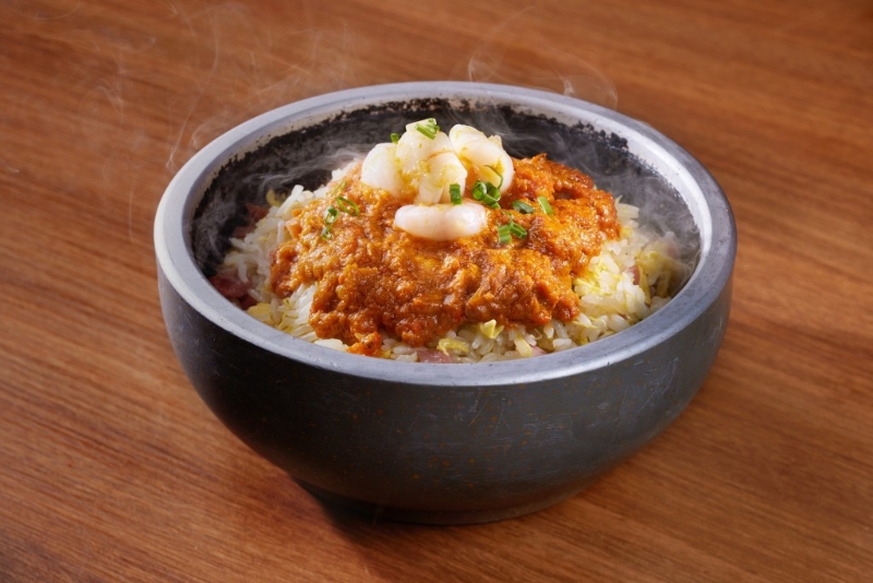 家上海滬式風味大閘蟹菜二人同行一人免費。