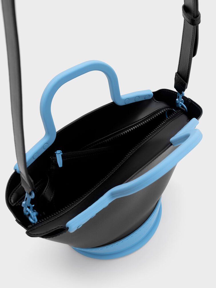 Fan扇形手提袋、$639、Charles & Keith，配搭可拆式調節肩帶，附可拆式小收納袋。