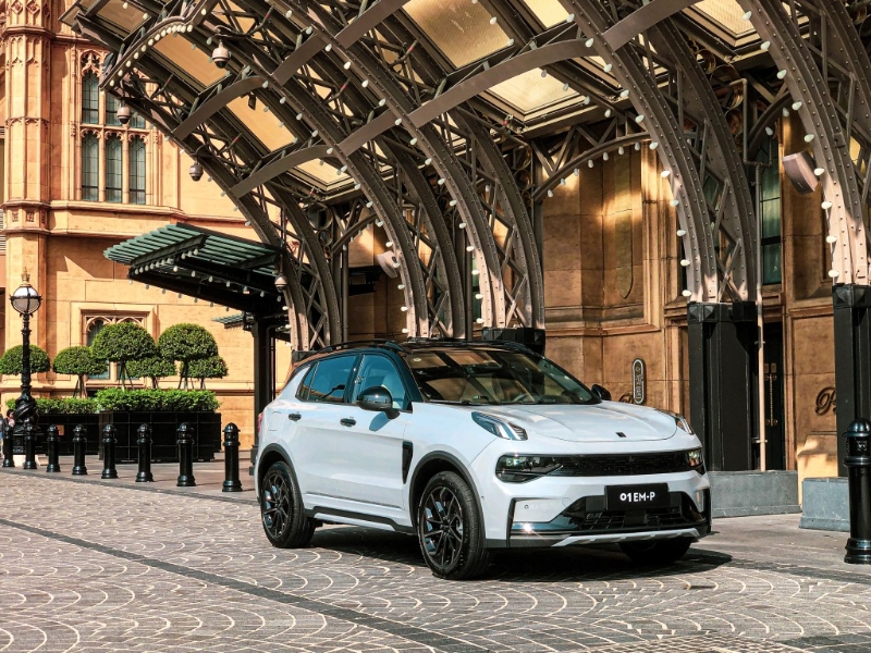 領克01 EM-P正式引入澳門，擁有一系列豪華及科技配置，表現動感舒適兼且超省油。