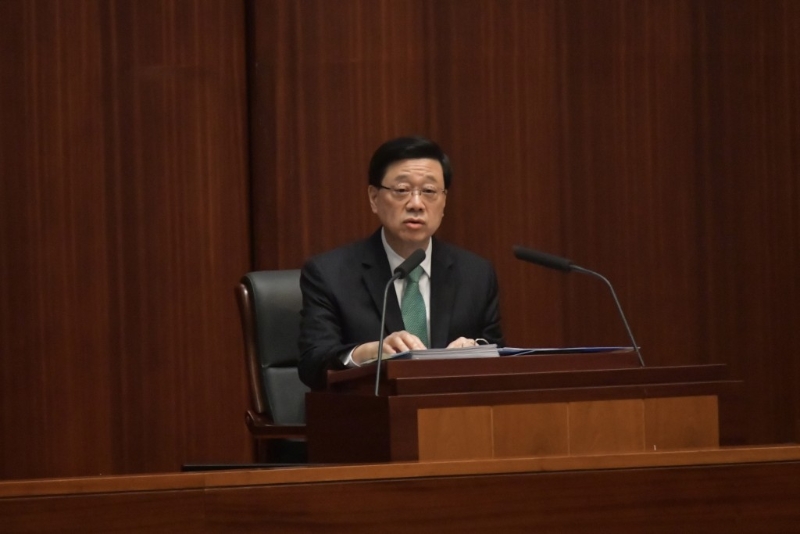 行政長官發表施政報告。