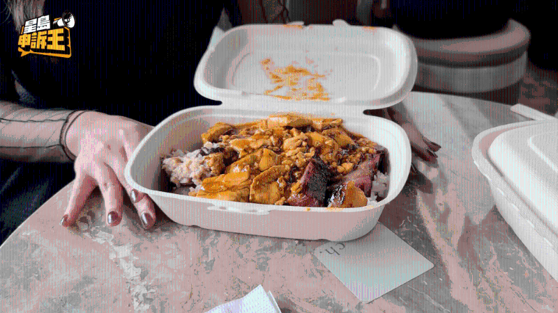 三餸飯以環保飯盒裝盛。