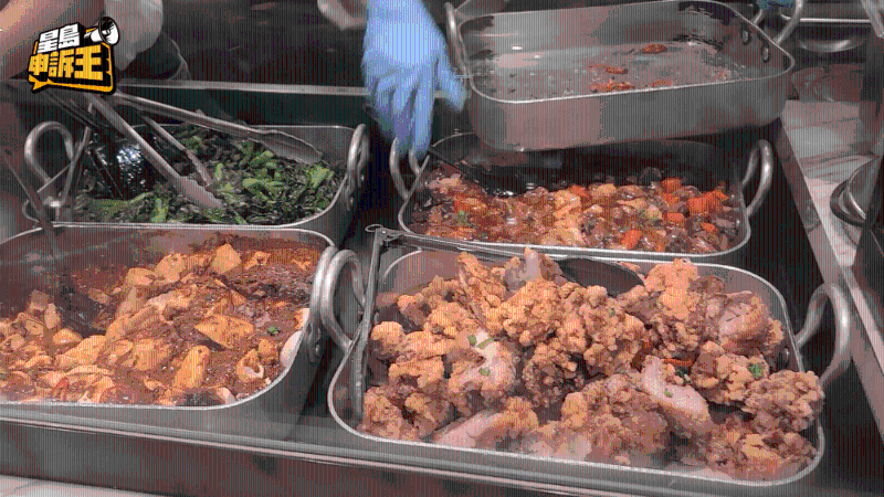 每間餐廳會提供8到10款餸菜，選擇眾多，有肉有菜。