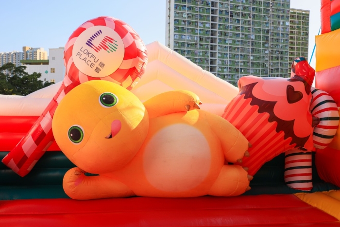 奶龍6米高彈跳樂園