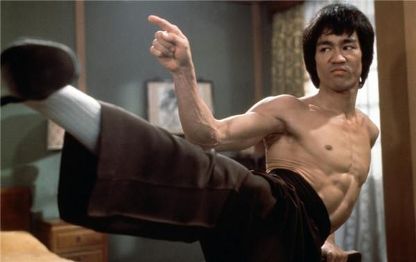 是李小龍回港后主演的第二部電影。