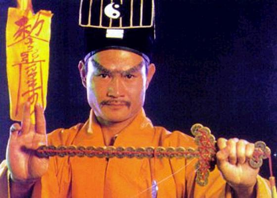 《僵尸先生》由許冠英、林正英、錢小豪主演。