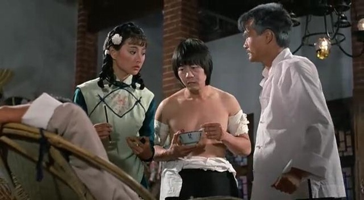 《僵尸先生》由許冠英、林正英、錢小豪主演