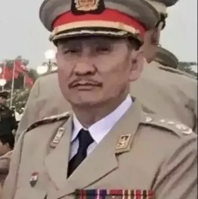 魏懷仁是緬甸四大家族之一魏家開創者魏超仁的弟弟，控制果敢邊防營。 緬甸四大家族中唯一掌控軍權。