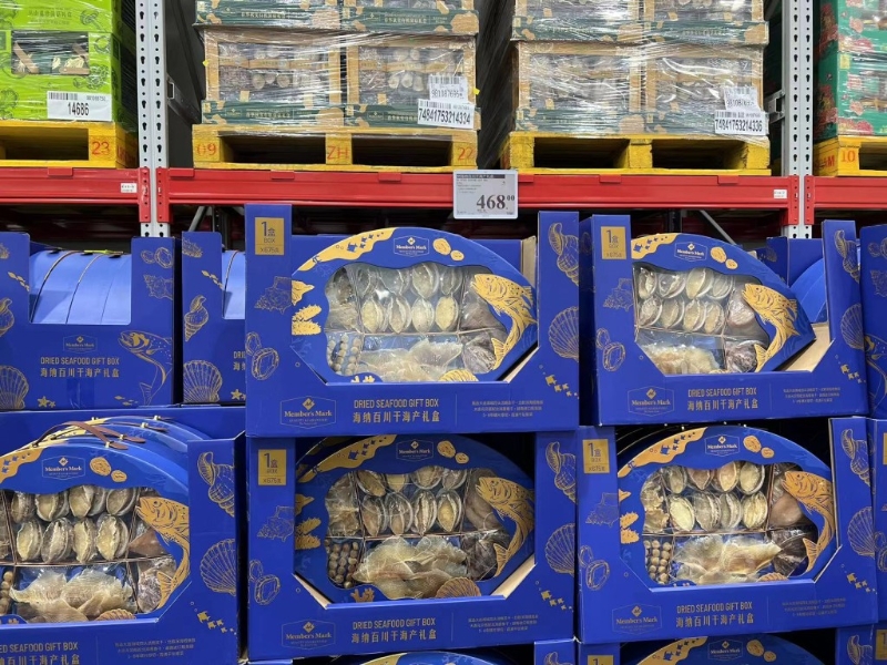罐頭鮑魚及海味亦是港人的掃貨目標。