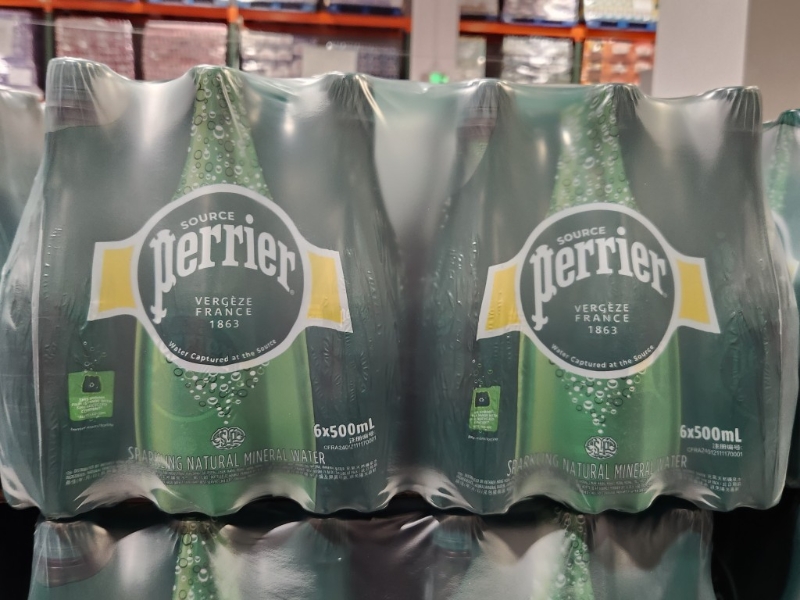 有氣礦泉水平香港足足平三分二。 資料圖片