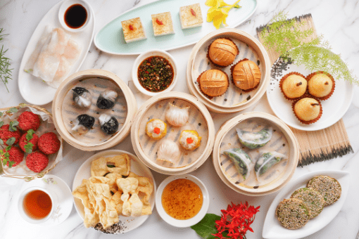 可以任食40款點心小食，如鮮味蝦餃皇、蟹籽燒賣皇、蟲草花濃湯鮮竹卷、松化脆蛋散、千層飄香榴蓮酥等。