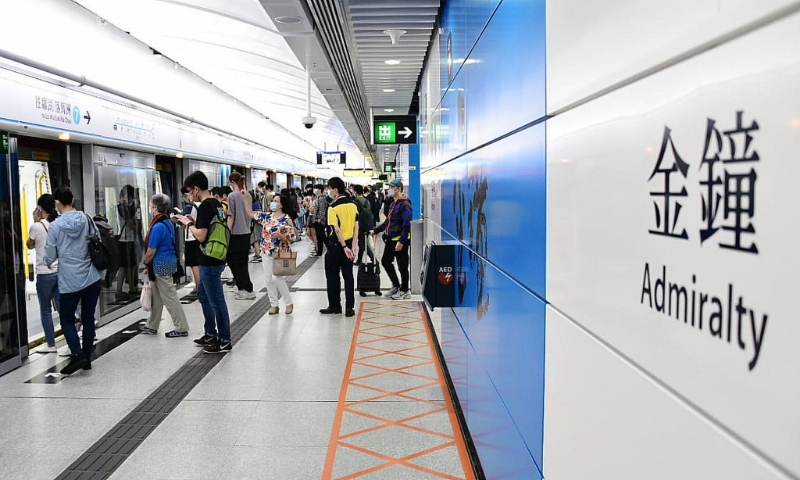 東鐵線年三十及初二晚由金鐘往羅湖的尾班車，將于零晨0時56分開出。 資料圖片