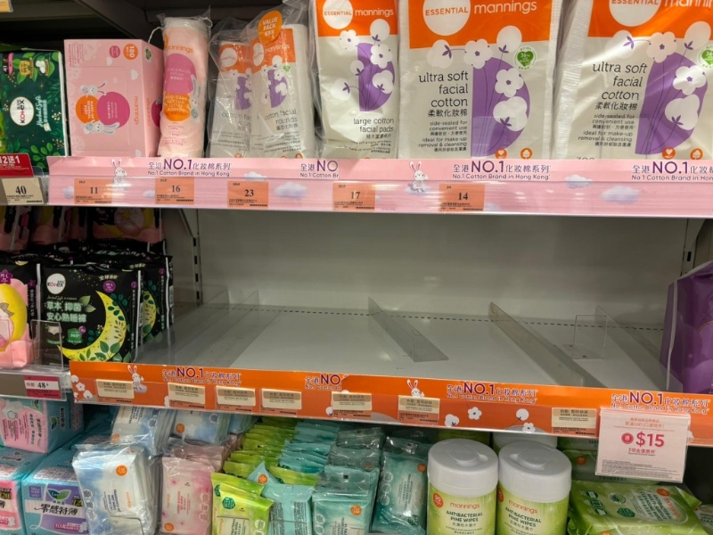 萬寧的棉花棒被搶購一空。 讀者提供