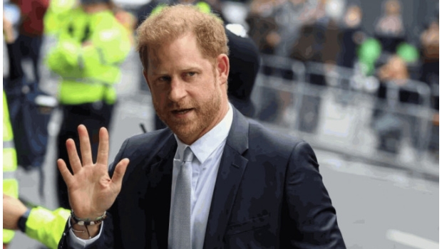 哈里王子周二返抵英國倫敦 哈里王子周二返抵英國倫敦