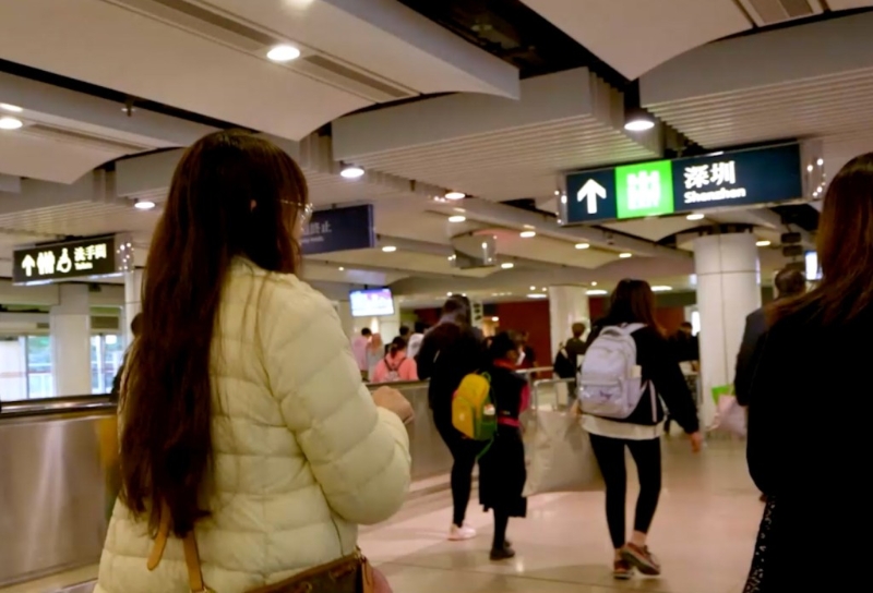 通常來説，Gaga每天都會6點起床，7點之前抵達羅湖口岸關口附近，大概10多分鐘就能過關抵達香港。