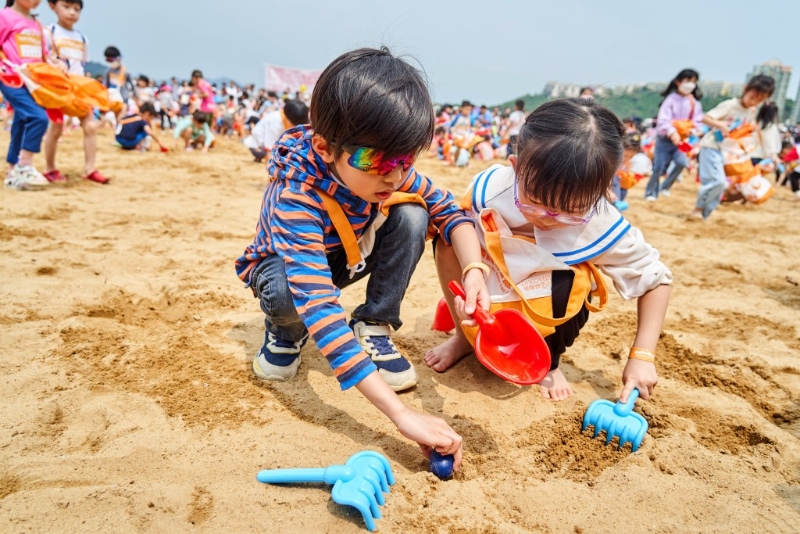 復活節好去處2024︳“愉景灣沙灘獵蛋奇兵”已舉辦了17屆，每年都有大量環保復活蛋等待各位小朋友。（圖片來源：kkday）