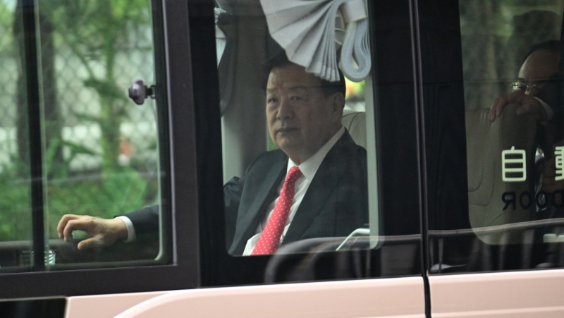 夏寶龍乘坐專車抵達中聯辦。